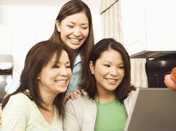 Riset: Semakin Banyak Pekerja Dipecat Karena Belanja Online