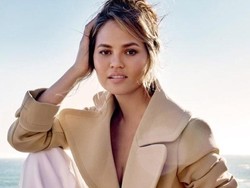 Chrissy Teigen Lebih Pilih Netizen Kritik Wajahnya Ketimbang Foto Makanannya
