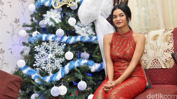 Citra Scholastika Serba Merah di Hari Natal