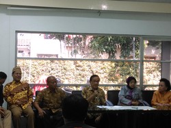 Konflik Golkar Tak Kunjung Usai , Akbar Tandjung Usulkan Munas Dipercepat