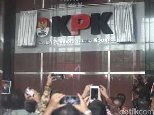 Komut PTPN VI Syarkawi Rauf Mangkir dari Panggilan KPK Komut PTPN VI Syarkawi Rauf Mangkir dari Panggilan KPK
