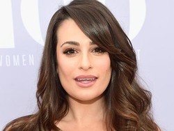Lea Michele Ikuti Gaya Jennifer Lopez, Pose Seksi di Tempat Tidur