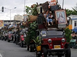 Parade Unik di Kolombia, Adu Banyak Muatan Barang Dalam Jeep!