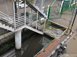 Korban Tewas Tersengat Listrik di Jembatan Busway Sepasang Kekasih