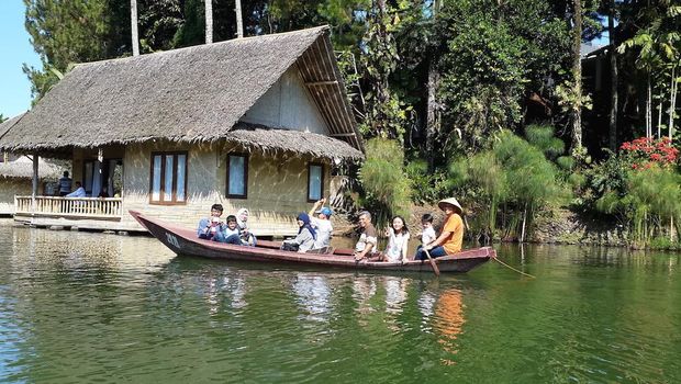 Sampireun Lake, Resort in Garut