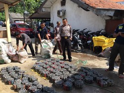 Ribuan Botol Miras dan Petasan Siap Ledak Disita Polres Tangerang