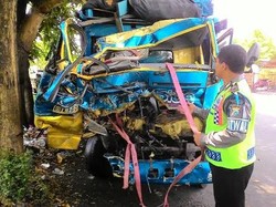 Truk Vs Truk di Jalur Surabaya-Jember, Satu Orang Tewas