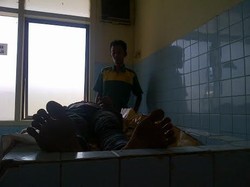 Mayat Bertato Mawar Bertuliskan Citra Ditemukan di Sawah