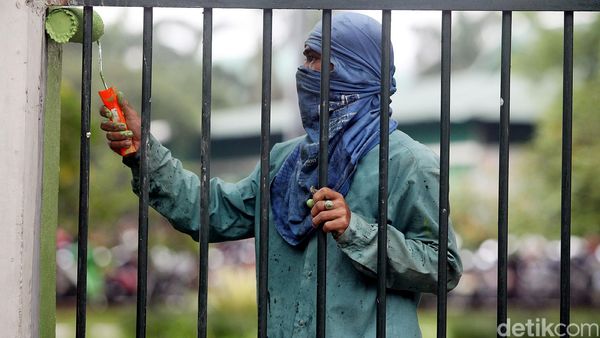 Pembangunan Pagar Besi di DPR Hampir Rampung