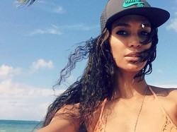 Mengintip Liburan Seru Para Supermodel Seksi di Pantai Eksotis