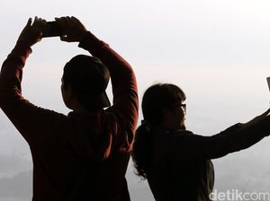 Selfie Di Jalan Tol, Pria Inggris Tewas Tertabrak