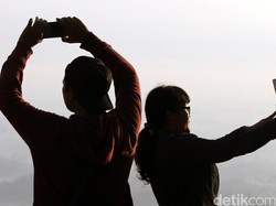 ABG India Tewas Ditabrak Kereta Saat Selfie di Atas Rel