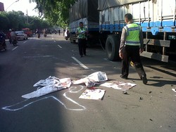 Pemotor Tewas Tabrak Truk Parkir di Jalur Searah Semarang