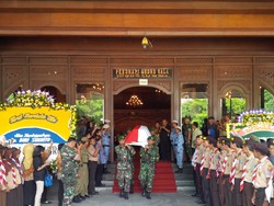 Jenazah Penjabat Walkot Surakarta Dilepas Ratusan PNS dan Warga