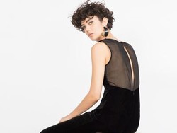 Editors Choice: Tampil Beda ke Pesta dengan 5 Jumpsuit Beludru Hitam