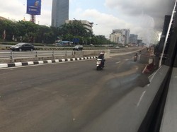 Lancarnya Laju Kendaraan yang Melintas di Flyover Kuningan Arah Semanggi