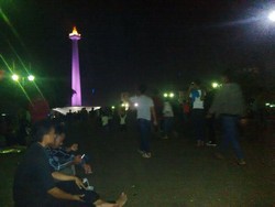 Tak Ada Panggung Hiburan, Warga ke Monas Untuk Nonton Kembang Api