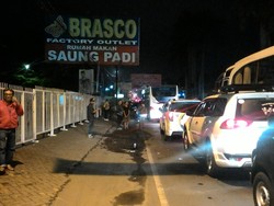 Macet Total di Puncak, Polisi: Ada Kegiatan Keagamaan dan Parkir di Bahu Jalan