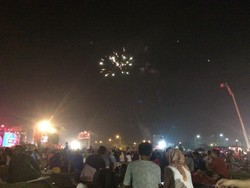 Tak Putus-putus, Warga Terus Berdatangan ke Ancol