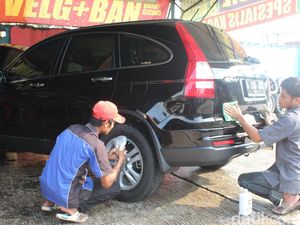 5 Hal yang Harus Diperhatikan Saat Cuci Mobil Agar Nggak Lecet