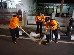 Petugas Kebersihan dan Pejabat Purwakarta Bertukar Peran Jelang Tahun Baru