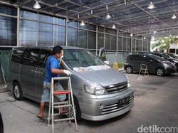 Jaga Batasan Ketika Mencuci Mobil di Musim Hujan