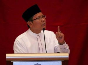 Ketua MUI Berang Kedubes Inggris Kibarkan Bendera LGBT: Tamu Harus Tahu Diri! Ketua MUI Berang Kedubes Inggris Kibarkan Bendera LGBT: Tamu Harus Tahu Diri!