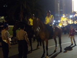 Patroli Polisi Berkuda di Bundaran HI Tarik Perhatian Pengunjung CFN