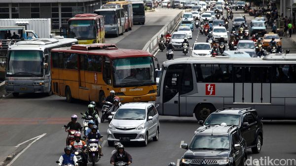 Malam ini Busway Akan Beroperasi 24 Jam