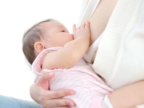 Ibu Baru Seperti Kahiyang Wajar Mengalami 5 Masalah Menyusui Ini/