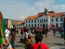 Riuh Rendah Suasana Taman Fatahillah di Kota Tua Jelang Malam Tahun Baru