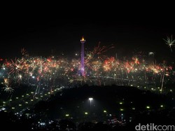 Ingat! Dilarang Nonton Kembang Api di Flyover dan Jalan Layang Tol