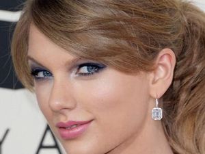 Si Cantik Taylor Swift Bintangi Game Mobile