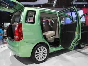 Suzuki Belum Niat Lepas LCGC 7 Penumpang Suzuki Belum Niat Lepas LCGC 7 Penumpang