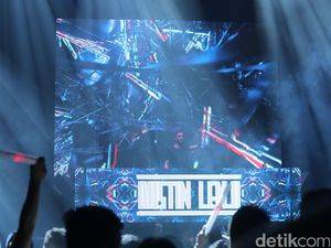 Teriak, Lompat dan Goyang Bareng di Pesta Tahun Baru All Of The Lights