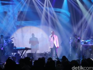 Suara Emas Brian McKnight Bikin Fans Terbuai di Malam Pergantian Tahun