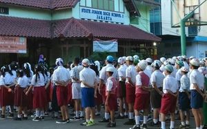 Kini Jadi MPLS, Begini Sejarah MOS yang Berawal dari Perploncoan Era Kolonial Kini Jadi MPLS, Begini Sejarah MOS yang Berawal dari Perploncoan Era Kolonial