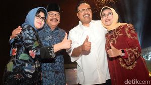 Kemeriahan Tahun Baru di Gedung Grahadi Surabaya