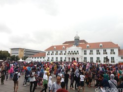 Liburan Tahun Baru, Pengunjung Menyemut di Kota Tua