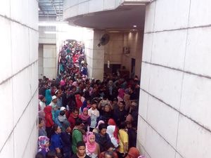 Penampakan Padatnya Pengunjung yang ke Cawan & Museum Monas Penampakan Padatnya Pengunjung yang ke Cawan & Museum Monas
