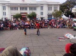 Atraksi Kuda Lumping Sedot Perhatian Pengunjung di Kota Tua