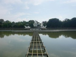 Keren Euy, Ada Catwalk di Atas Danau di Purwakarta