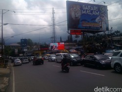 Arus Balik ke Jakarta, Lalu Lintas Puncak Macet Mulai Pasar Cisarua