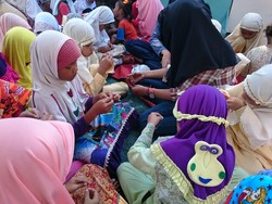 Anak-anak Pemulung Juga Berhak Bermain dan Gembira