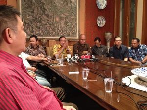 Dorong Percepatan Munas, Tokoh Muda Golkar Temui Akbar Tandjung