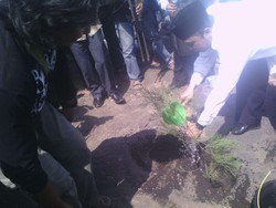 Menteri Desa Ikut Peringati 100 Hari Kematian Salim Kancil