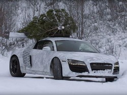 Gila, Mobil Super Audi R8 Dibawa Ngedrift di Salju