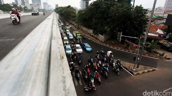 JLNT Kuningan Mulai Dilalui Kendaraan