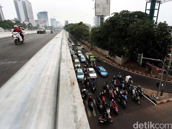 JLNT Kuningan Mulai Dilalui Kendaraan