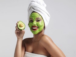 Kosmetik Microbead Dilarang, Masker Avokad Bisa Jadi Pilihan